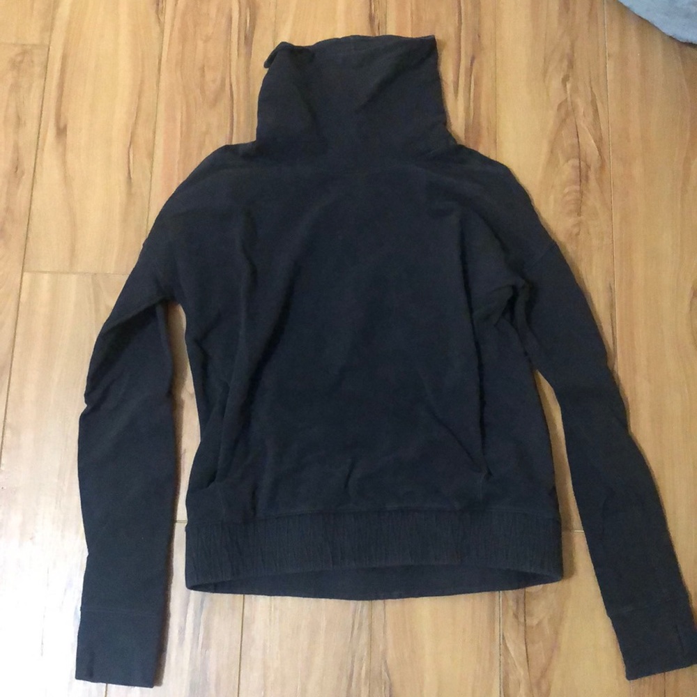 Lululemon sweatshirt